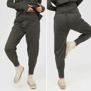 Aerie OFFLINE The Hugger Jogger Medium
